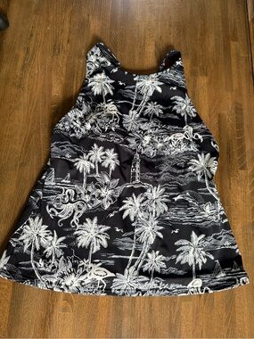 Land’s End Black & White Tropical Print Tank Top